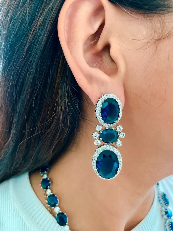 Necklaces PRERTO ECOMMERCE PRIVATE LIMITED Maharani Illia Flower Square Oval Sapphire Diamond Necklace Sapphire Oval Diamond Detail Line Necklace Set