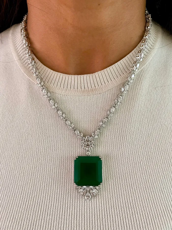 PRERTO ECOMMERCE PRIVATE LIMITED Necklaces Mahe Emerald Square Diamond Necklace Set