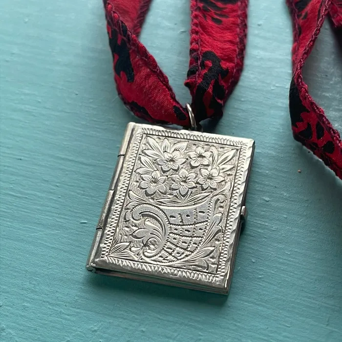 Flower Book Locket Silk Patterned Fabric Chain Sterling Silver Vintage Vintage Paris Jewelry Rings