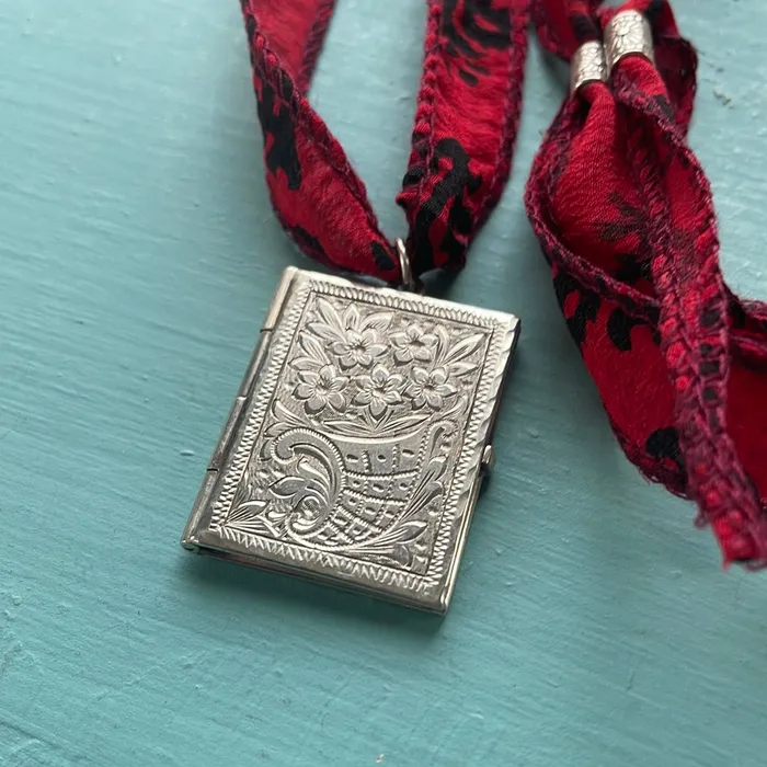 Flower Book Locket Silk Patterned Fabric Chain Sterling Silver Vintage Vintage Paris Jewelry Rings