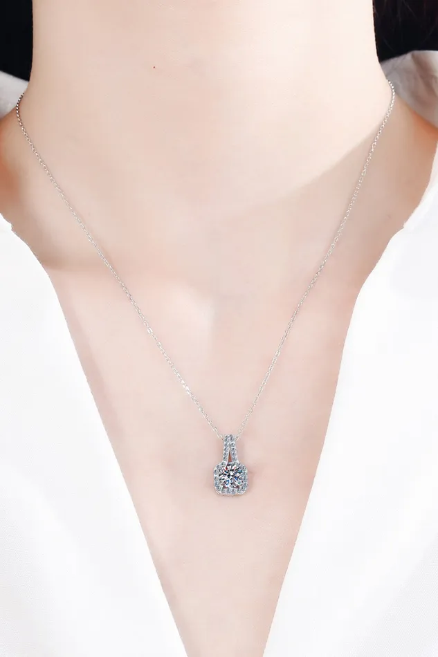 Necklaces Trendsi Look Amazing 2 Carat Moissanite Pendant Necklace