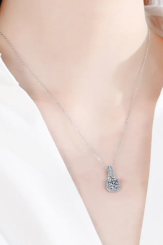 Necklaces Trendsi Look Amazing 2 Carat Moissanite Pendant Necklace