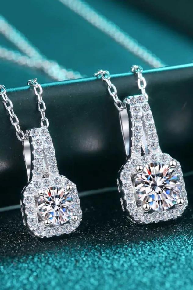 Necklaces Trendsi Look Amazing 2 Carat Moissanite Pendant Necklace
